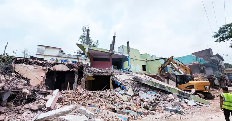 ভেঙে দেয়া হয়েছে অবৈধ স্থাপনা